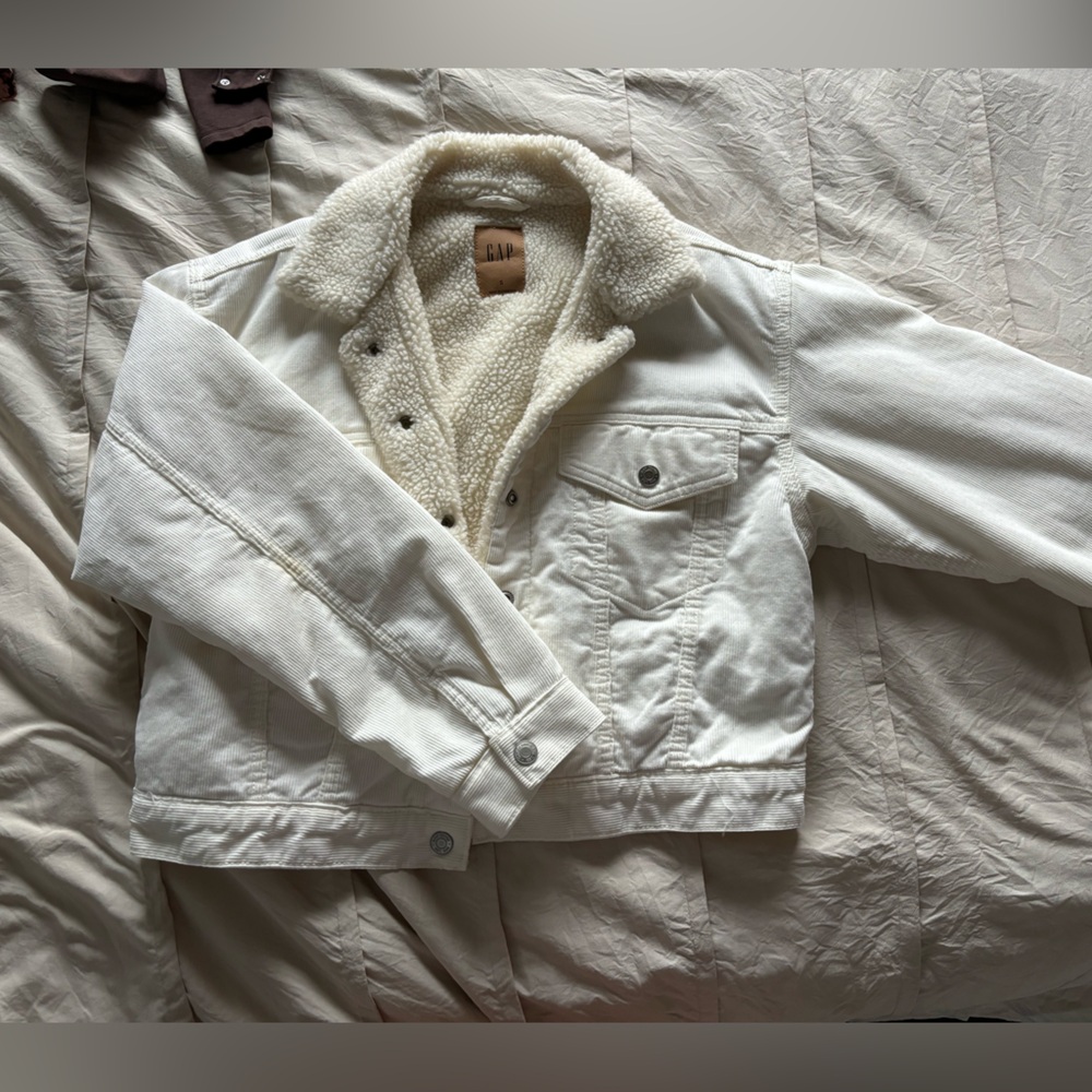 GAP ‘90s Sherpa Cord Icon Jacket- white corduroy